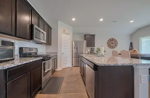 3923 Hawaiian Ct, Baytown, TX 77521