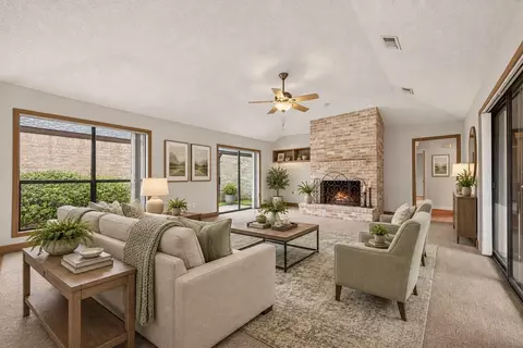 219 Essex Pl, Stafford, TX 77477