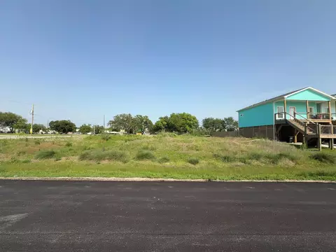 907 13th St, San Leon, TX 77539