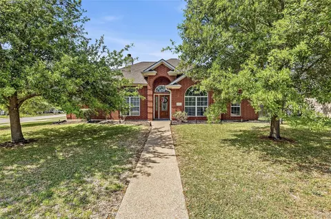 2700 Hickory Ct, Bryan, TX 77808