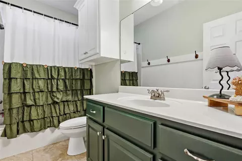 Bath - 2700 Hickory Ct, Bryan, TX 77808 photo 1 of 3