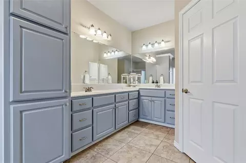 Bath - 2700 Hickory Ct, Bryan, TX 77808 photo 2 of 3