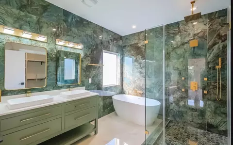 5014 Creekmont Dr, Houston, TX 77091