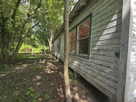Exterior - 203 Cedar Cir, Daisetta, TX 77533 photo 3 of 7