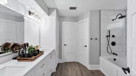 Bath - 6310 Hickorycrest Dr, Spring, TX 77389 photo 4 of 7