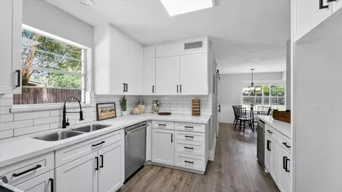 Kitchen - 6310 Hickorycrest Dr, Spring, TX 77389 photo 3 of 4