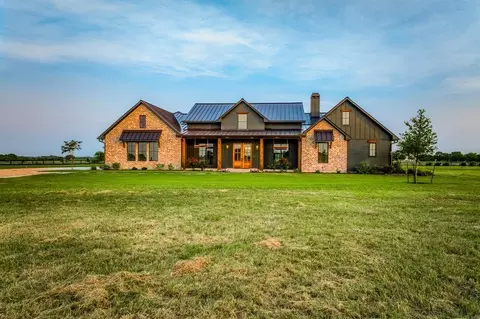 104 Hartfield Hill Ln, Round Top, TX 78954