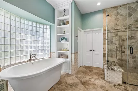 Bath - 10102 Kielder Pointe Dr, Spring, TX 77379 photo 2 of 8