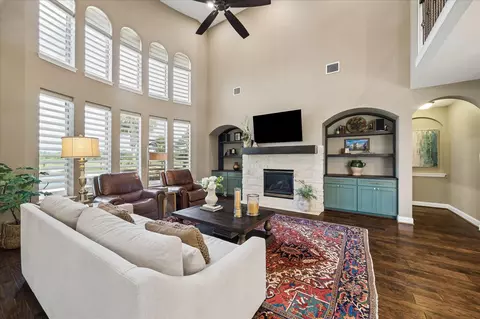 Living - 10102 Kielder Pointe Dr, Spring, TX 77379 photo 2 of 5