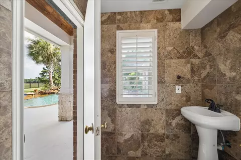 Bath - 10102 Kielder Pointe Dr, Spring, TX 77379 photo 8 of 8