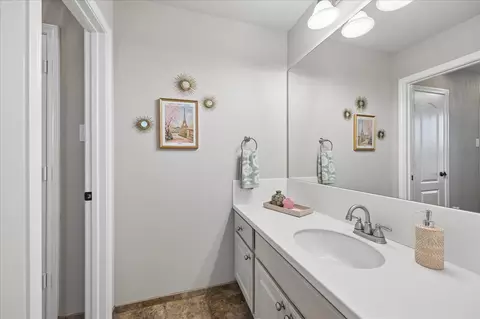 Bath - 10102 Kielder Pointe Dr, Spring, TX 77379 photo 5 of 8