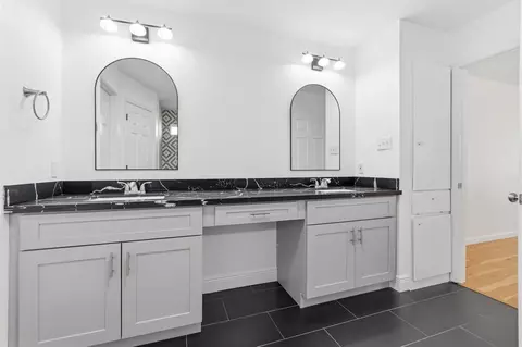 Bath - 5323 Mossgrey Ln, Spring, TX 77373 photo 3 of 4