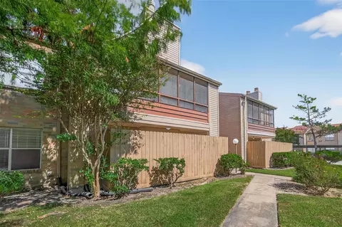 10555 Turtlewood Ct #210, Houston, TX 77072