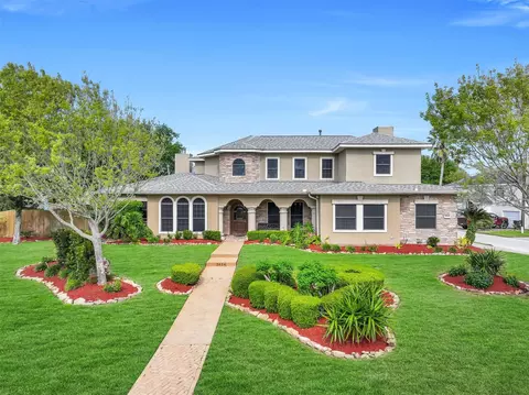 3934 Tres Dr, Galveston, TX 77554