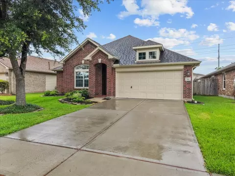 895 Bent Sail Ln, League City, TX 77573