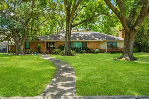 5117 Valerie St, Bellaire, TX 77401