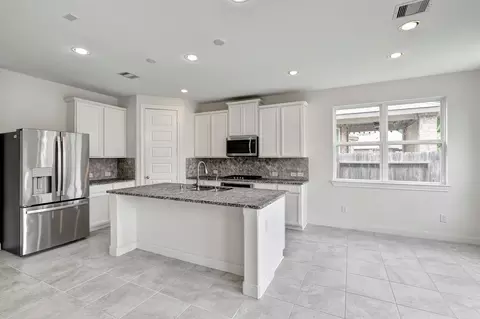 Kitchen - 22610 Cutter Mill Dr, Spring, TX 77389 photo 3 of 3