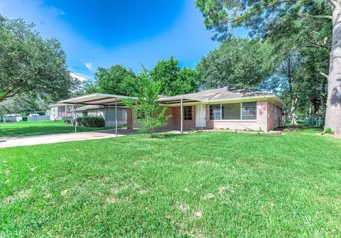 1033 S Booth Ln, Alvin, TX 77511