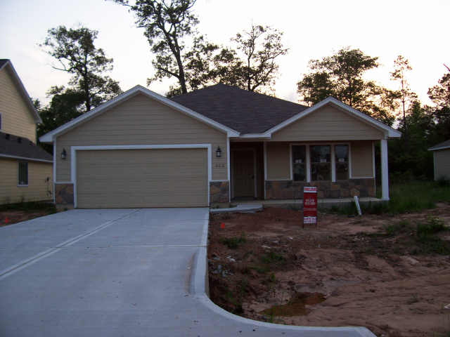 252 Kellyn Ct, Conroe, TX 77306 photo 1
