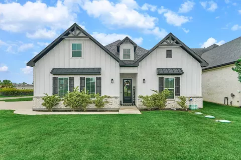 11609 Grand View Dr, Montgomery, TX 77356