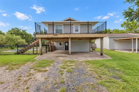 3920 Stewart Rd, Kemah, TX 77565