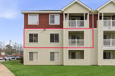 517 Southwest Pkwy #204, College Station, TX 77840