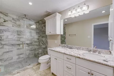 Bath - 1438 Meadowhigh Ln, Spring, TX 77373 photo 4 of 4
