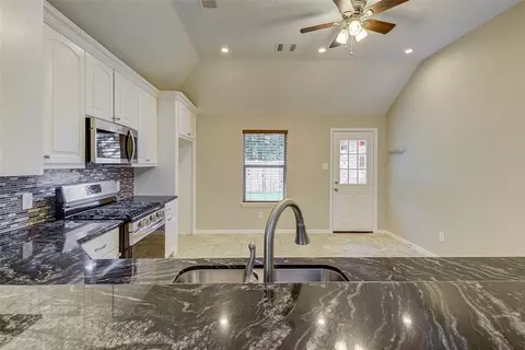 Kitchen - 1438 Meadowhigh Ln, Spring, TX 77373 photo 3 of 6
