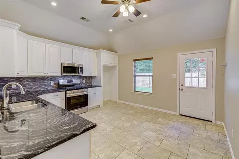 Kitchen - 1438 Meadowhigh Ln, Spring, TX 77373 photo 5 of 6