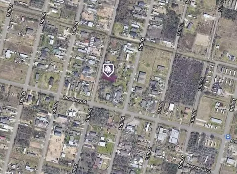 525 13th St, Dickinson, TX 77539