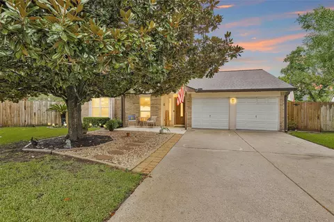 315 Thistlewood Ct, League City, TX 77573