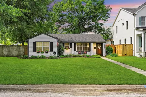 1803 Woodcrest Dr, Houston, TX 77018