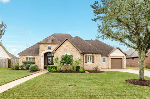 110 Spanish Oak Cir, Lake Jackson, TX 77566