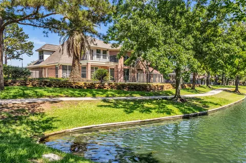 15935 Lake Loop Dr, Cypress, TX 77433