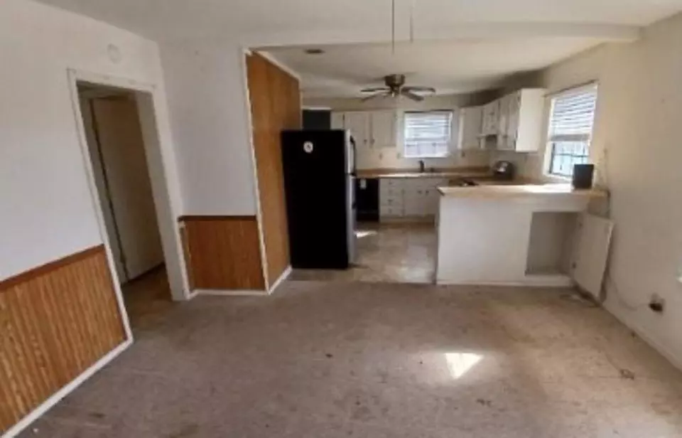 Living - 6554 S Highway 144, Glen Rose, TX 76043 photo 2 of 3