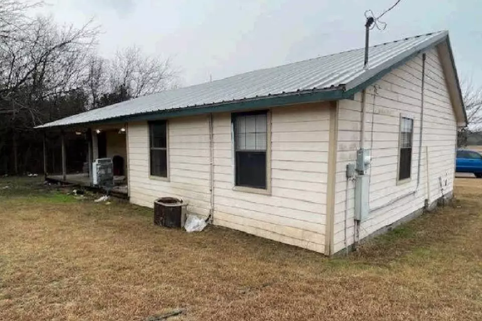 Exterior - 6554 S Highway 144, Glen Rose, TX 76043 photo 2 of 5