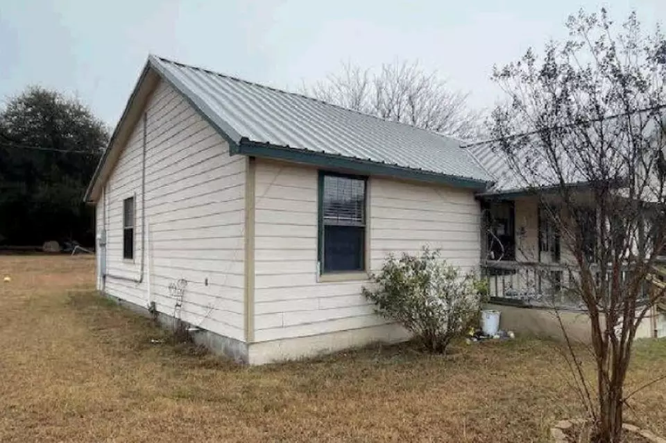 Exterior - 6554 S Highway 144, Glen Rose, TX 76043 photo 4 of 5