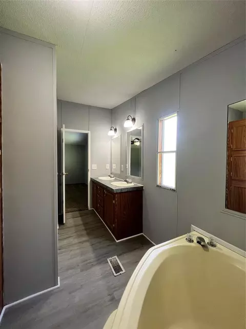 Bath - 16197 Western Echo Rd, Conroe, TX 77302 photo 2 of 6
