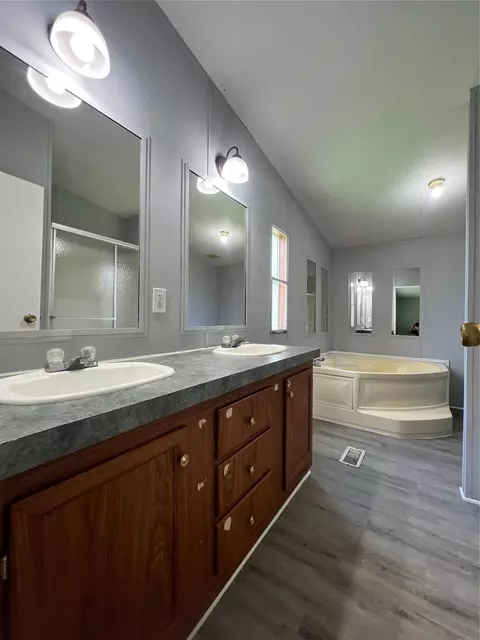 Bath - 16197 Western Echo Rd, Conroe, TX 77302 photo 1 of 6