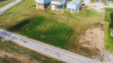 12918 Jean Lafitte Dr, Freeport, TX 77541