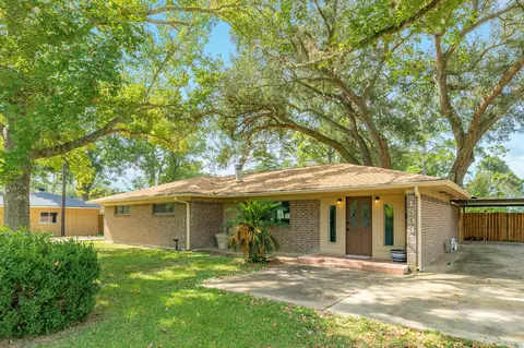 1303 Mac Dr, Sweeny, TX 77480 photo 1