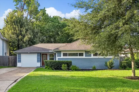 2214 Saxon Dr, Houston, TX 77018