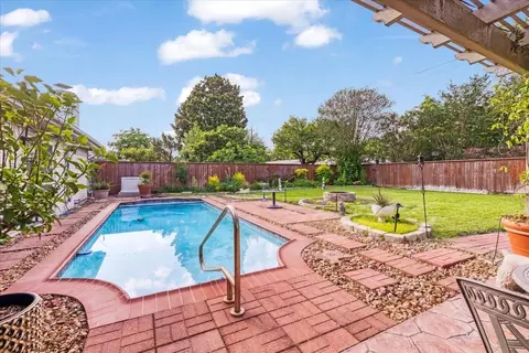 9530 Ravensworth Dr, Houston, TX 77031