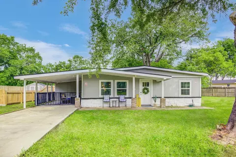 541 Circle Dr, La Porte, TX 77571