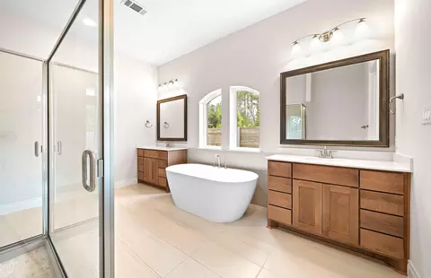 Bath - 16352 Donen Ave, Conroe, TX 77302 photo 3 of 7