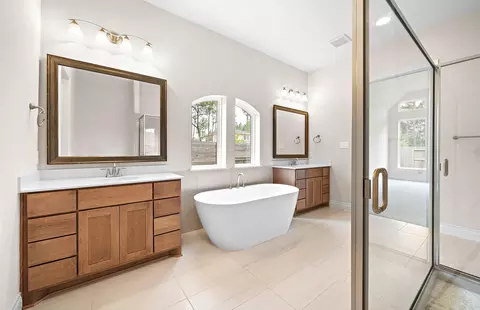Bath - 16352 Donen Ave, Conroe, TX 77302 photo 2 of 7
