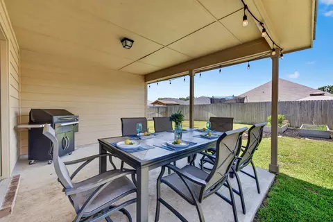 Exterior - 1933 Cartwright St, Bryan, TX 77807 photo 5 of 8