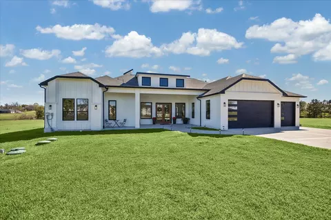 11693 Grandview Dr, Montgomery, TX 77356
