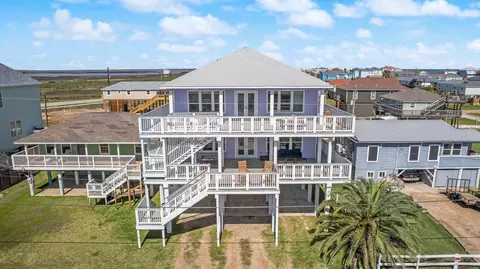 310 Coral Ct, Surfside Beach, TX 77541