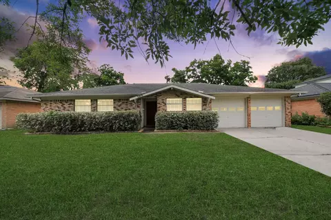 5815 Effingham Dr, Houston, TX 77035